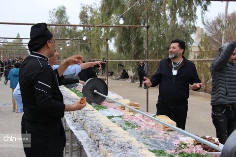رکورد طولانی ترین کباب شتر ایران به شهرستان اردکان تعلق گرفت