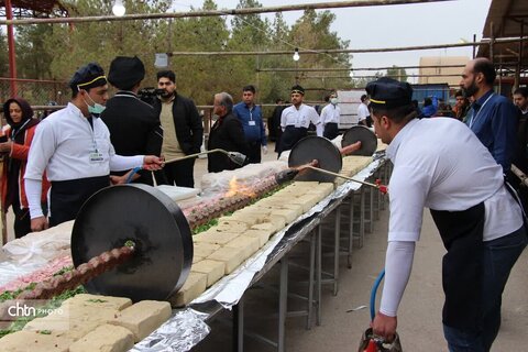 رکورد طولانی ترین کباب شتر ایران به شهرستان اردکان تعلق گرفت