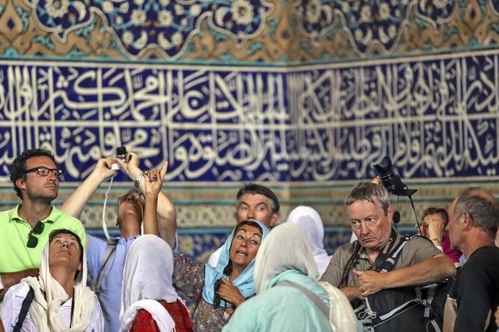 لغو روادید یکجانبه از پانزدهم بهمن ماه اجرا میشود/ جهانگردان کشورهای مشخص شده صرفا با تهیه بلیت به ایران سفر کنند لغو روادید یکجانبه از پانزدهم بهمن ماه اجرا میشود/ جهانگردان کشورهای مشخص شده صرفا با تهیه بلیت به ایران سفر کنند