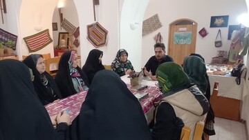 دوره آموزش قلم‌زنی روی مس در شهرستان سلطانیه