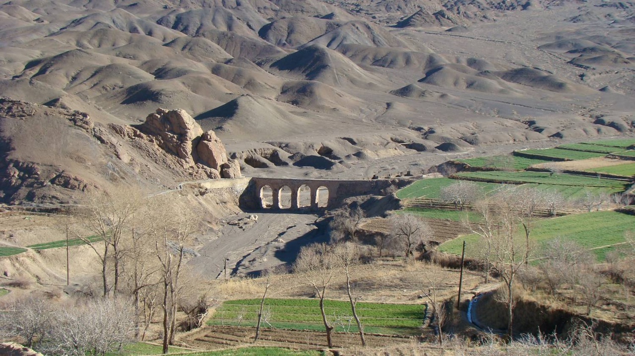 شترگلو و پل آب بر خرانق/ پل استرو (خرانق) یزد، تنها پل انتقالدهنده آب روی کشور