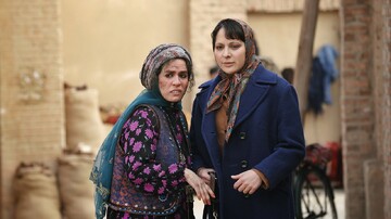«پروین» اختر سینمای ایران شد/ مارال بنی آدم سیمرغ بهترین بازیگر زن را از آن خود کرد