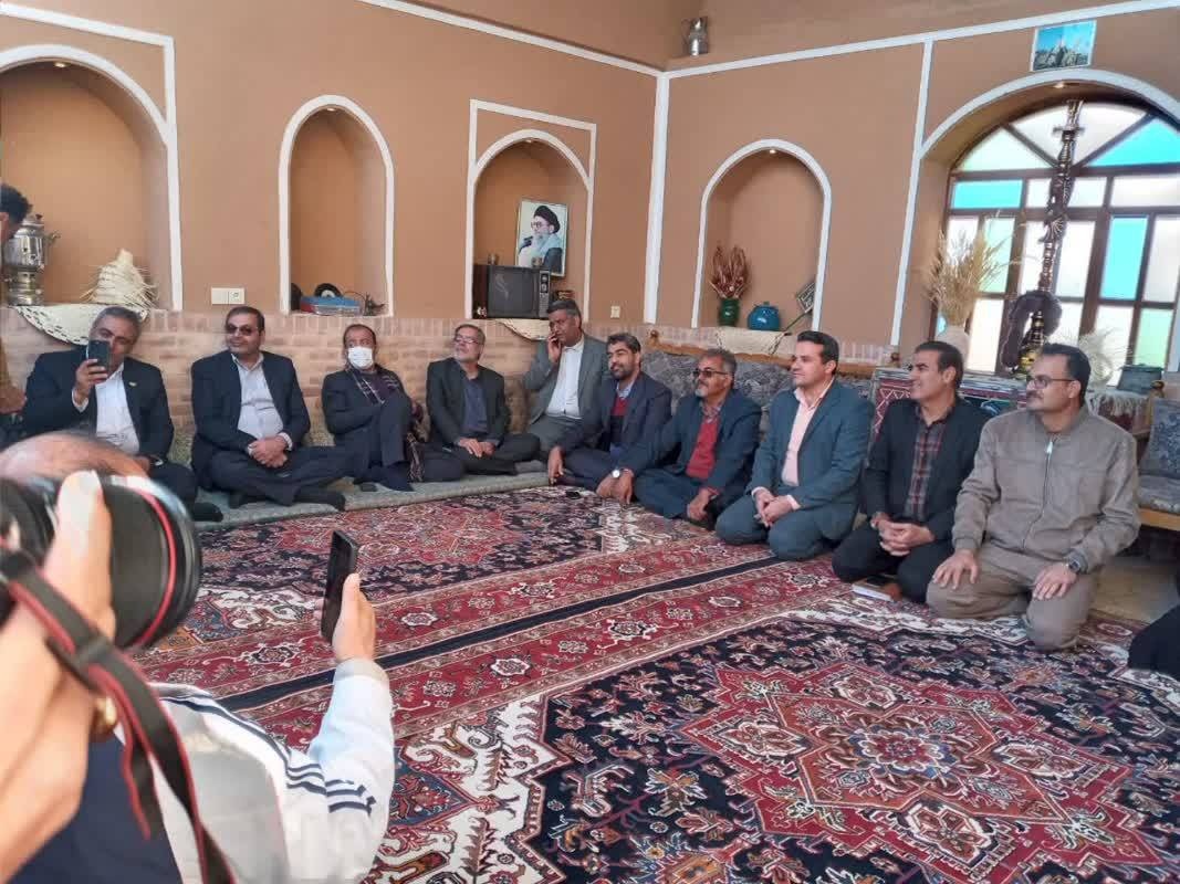 بهرهبرداری از یک بومگردی در بافق همزمان با دهه فجر