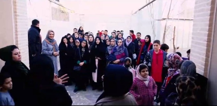 بازدید گروه ناشنوایان اردکان و میبد از بافت تاریخی شریف آباد