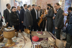 بازدید دبیرکل سازمان گردشگری ملل از غرفه کرمانشاه در نمایشگاه گردشگری