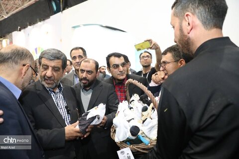بازدید ضرغامی از هفدهمین نمایشگاه بین‌المللی گردشگری تهران