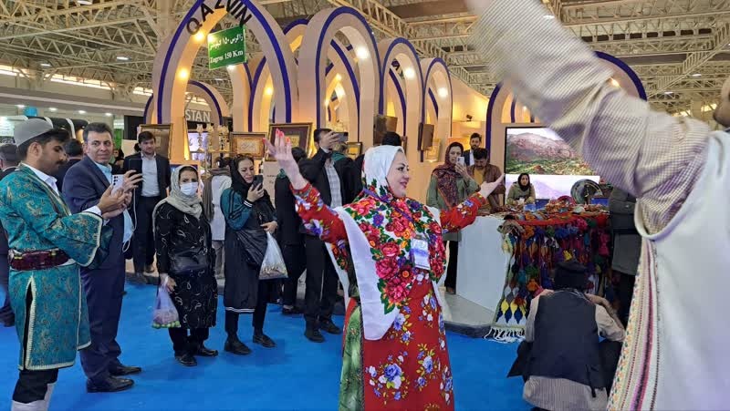 استقبال بینظیر مردم از اجرای گروه آیینی زنجان در هفدهمین نمایشگاه بینالمللی گردشگری تهران