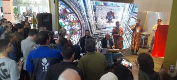 اجرای موسیقی زنده محلی شیرازی در نمایشگاه گردشگری تهران