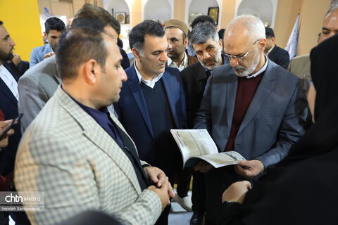بازدید استاندار خوزستان از غرفه خوزستان