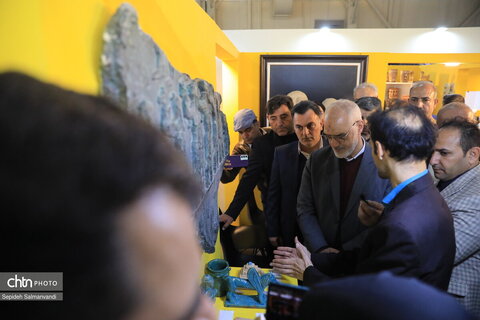 بازدید استاندار خوزستان از غرفه خوزستان