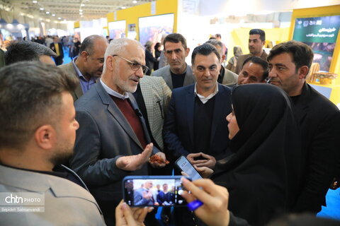 بازدید استاندار خوزستان از غرفه خوزستان