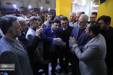 بازدید استاندار خوزستان از غرفه خوزستان