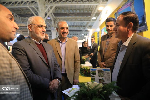 بازدید استاندار خوزستان از غرفه خوزستان