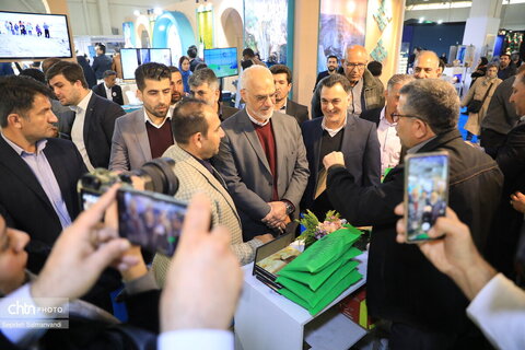 بازدید استاندار خوزستان از غرفه خوزستان