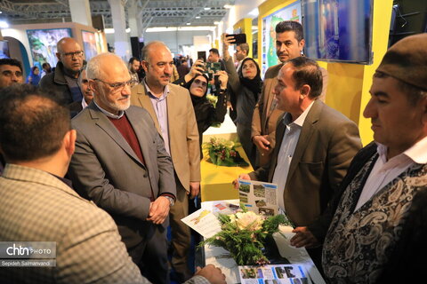 بازدید استاندار خوزستان از غرفه خوزستان