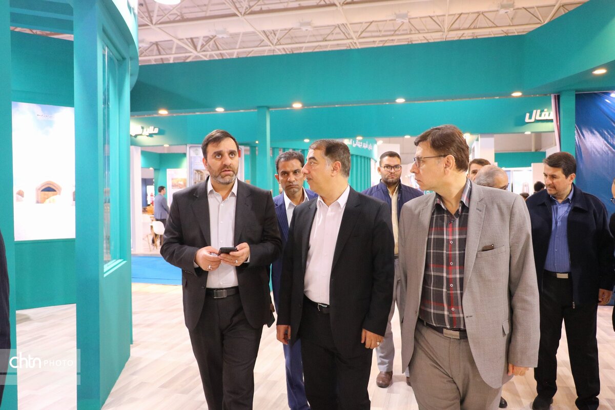 بازدید شهردار همدان از غرفه استان در هفدهمین نمایشگاه بین‌المللی گردشگری تهران