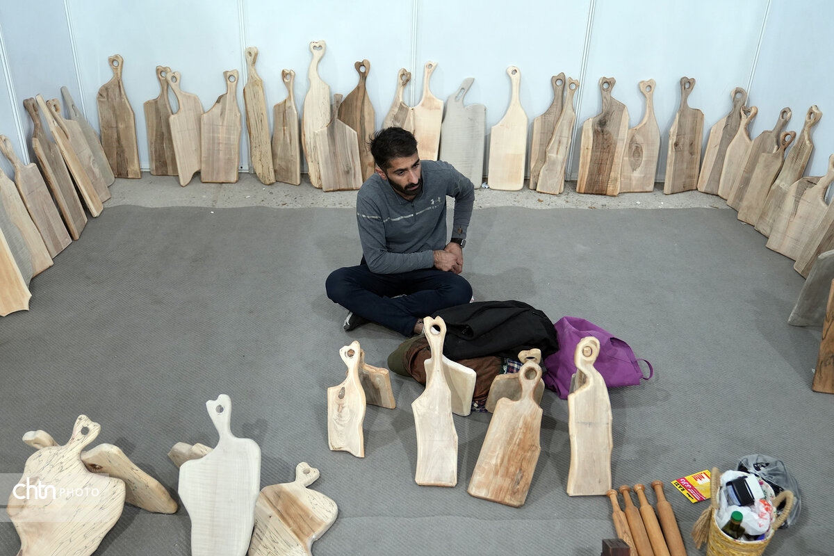 تلفیق زیبای صنایعدستی و گردشگری در هفدهمین نمایشگاه بینالمللی گردشگری تهران/ از صداق «تِق تِق» چکش روی مس تا سفر به سواحل زیبای خلیج همیشه فارس