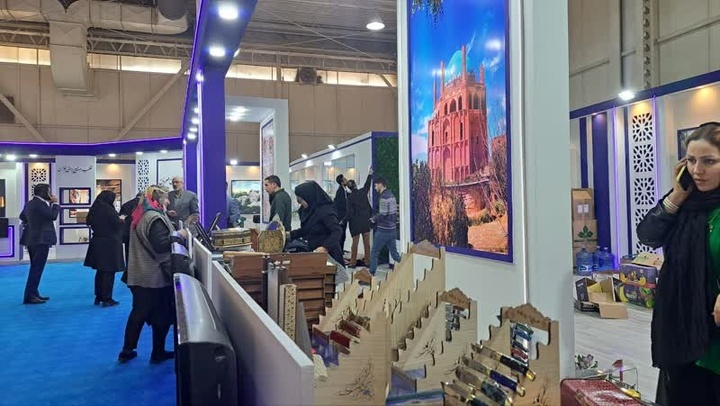 تلفیق زیبای صنایعدستی و گردشگری در هفدهمین نمایشگاه بینالمللی گردشگری تهران/ از صداق «تِق تِق» چکش روی مس تا سفر به سواحل زیبای خلیج همیشه فارس