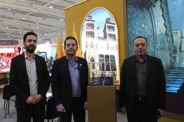 بسته تولیدات گردشگری به زبان چینی در غرفه تهران رونمایی شد