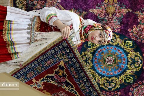 تبلور هنر فرش دوری ابریشم خراسان شمالی در نمایشگاه گردشگری تهران