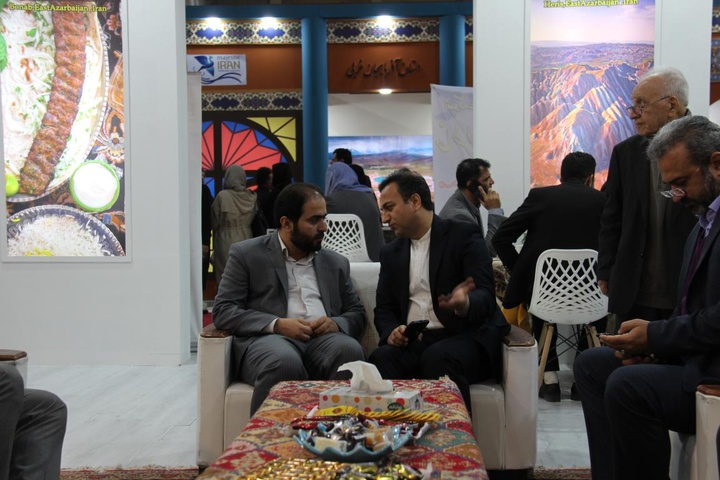 بازدید شهاب طلایی از نمایشگاه گردشگری