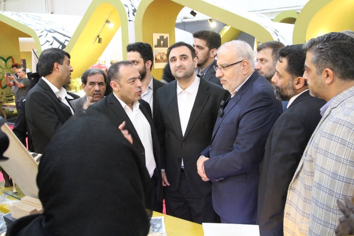 وزیر نفت از غرفه استان تهران بازدید کرد