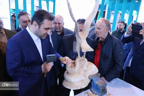 بازدید دکتر شالبافیان از غرفه استان همدان در هفدهمین نمایشگاه بین‌المللی گردشگری تهران