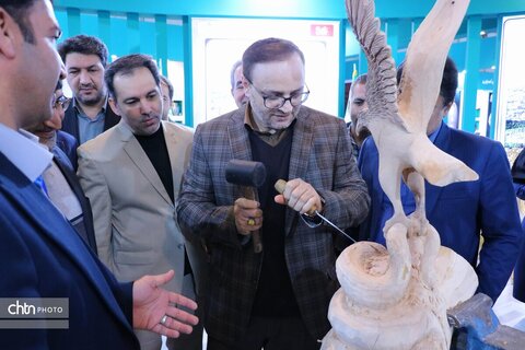 بازدید دکتر طلوعی از غرفه استان همدان در هفدهمین نمایشگاه بین‌المللی گردشگری تهران