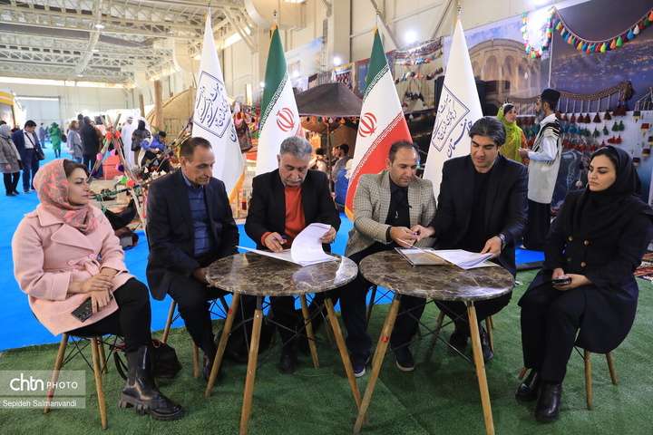 امضای تفاهمنامه ۱۲جانبه میان انجمن صنفی دفاتر خدمات مسافرت هوایی و گردشگری خوزستان و ۱۱ استان امضای تفاهمنامه ۱۲جانبه میان انجمن صنفی دفاتر خدمات مسافرت هوایی و گردشگری خوزستان و ۱۱ استان