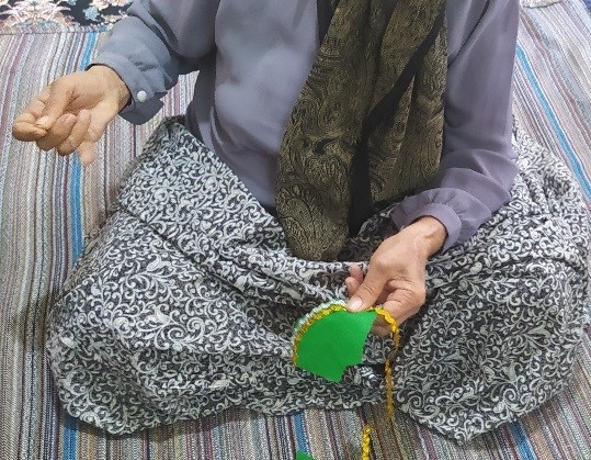 عروسک جانمازی، عروسکی از جنس نور و معطر در سجاده مادربزرگها