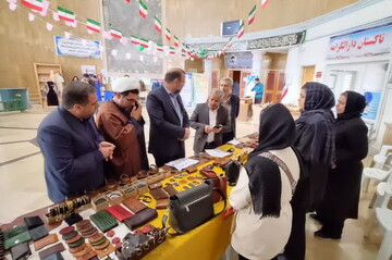 نمایش آثار هنرمندان صنایع‌دستی تاکستان در جشنواره طلایه‌داران