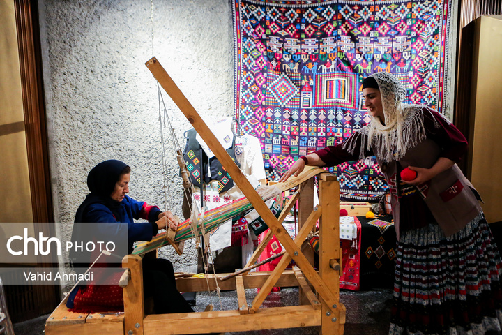 در حاشیه هشتمین جشنواره بین‌المللی صنایع‌دستی و هنرهای سنتی فجر