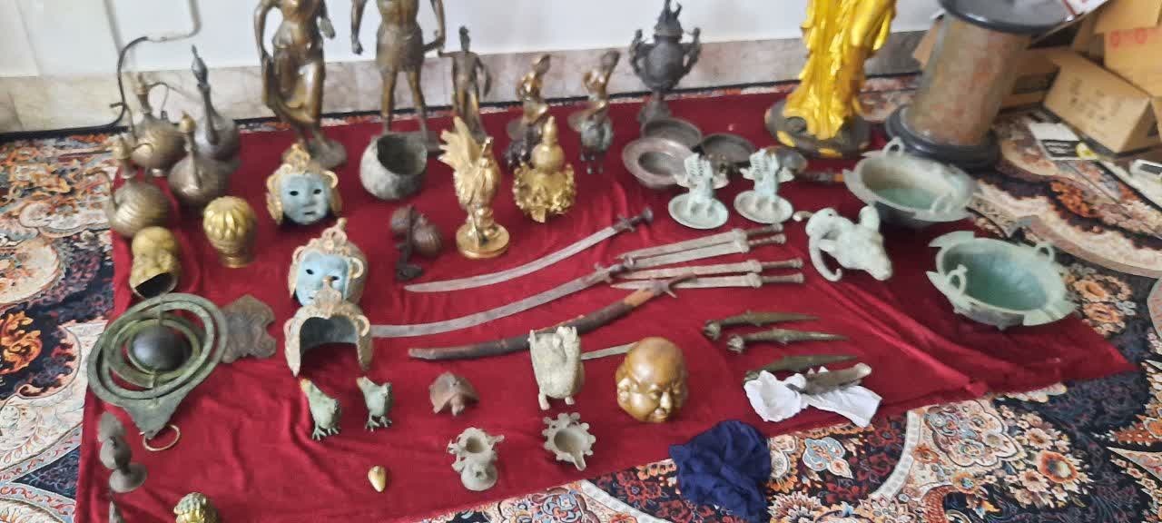 کشف ۳۱ قلم اشیای تاریخی در شهرستان باخرز