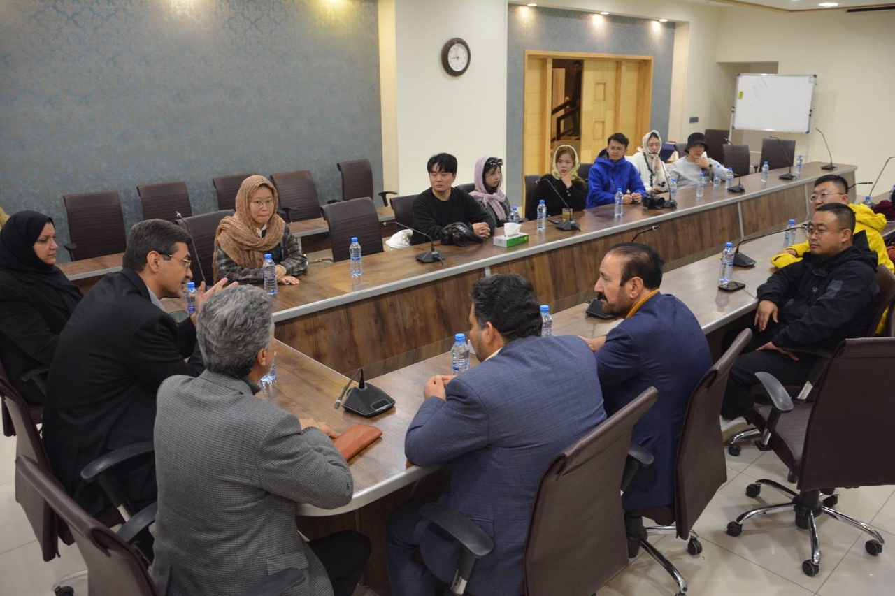 نشست مشترک مدیرکل میراثفرهنگی یزد با گردشگران چینی پروژه ایران سلام