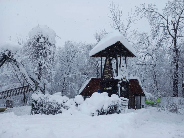 بارش برف در موزه میراث روستایی گیلان