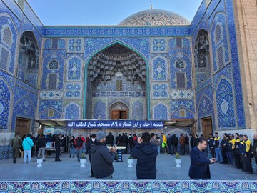 مجموعه عظیم و تاریخی میدان امام جلوگاه حضور آگاهانه مردم اصفهان در انتخابات