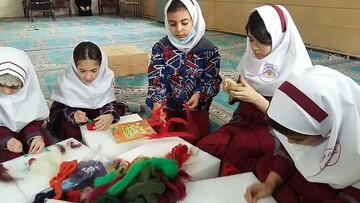 معرفی‌ صنایع‌دستی به دانش‌آموزان مدرسه شهید کامیاب خرم‌آباد