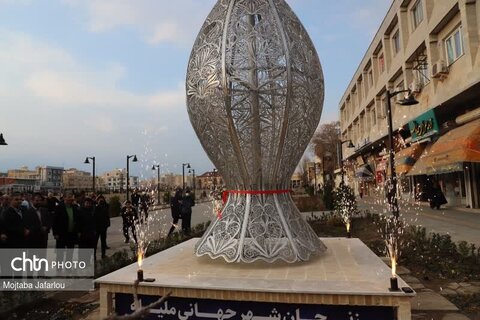 رونمایی از بزرگ‌ترین نماد ملیله دنیا در سبزه‌میدان زنجان