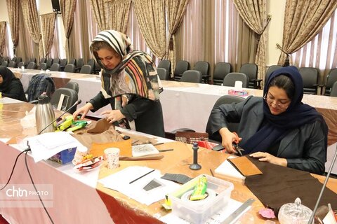 اولین رویداد خلاق و مسابقه آزاد مهارت چرم دست‌دوز استان سمنان
