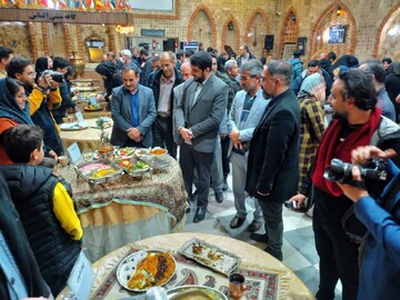 جشنواره طبخ آبزیان و غذاهای دریایی در ملایر همدان برگزار شد