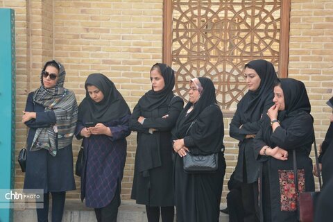 بافت گردی در راستای توسعه گردشگری همراه با حفظ اصالت دینی و هویت فرهنگی( عفاف و حجاب) یزد