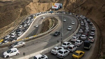 ترافیک نیمه سنگین در جاده چالوس/ پیش‌بینی موج برگشت مسافران به شهرهای خود