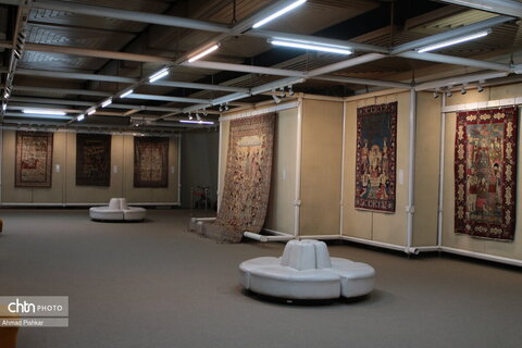 نمایش بافته‌های تصویری عصر قاجار در موزه فرش