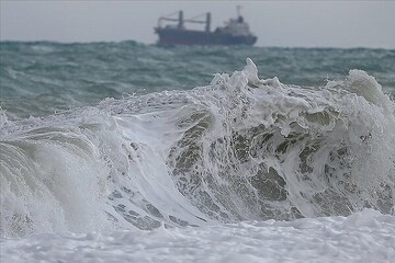 خطر غرق شدن شناگرها در سواحل دریای خزر