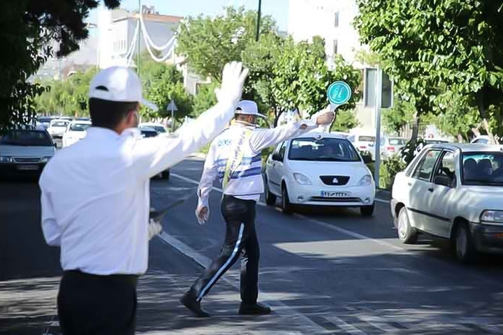 استقرار ۶۵۰ تیم پلیس راهور در محورهای مواصلاتی استان اصفهان در ایام نوروز ۱۴۰۳ استقرار ۶۵۰ تیم پلیس راهور در محورهای مواصلاتی استان اصفهان در ایام نوروز ۱۴۰۳