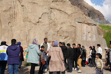۴۰هزار مسافر نوروزی در کرمانشاه اسکان یافتند/ بازدید ۳۵۹هزار نفر از جاذبه‌های گردشگری استان