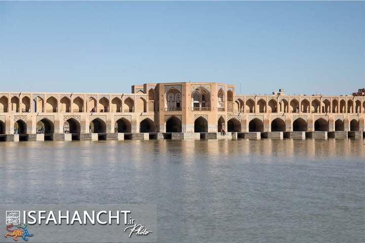 زایندهرود جان تازهای به گردشگری اصفهان میبخشد زایندهرود جان تازهای به گردشگری اصفهان میبخشد