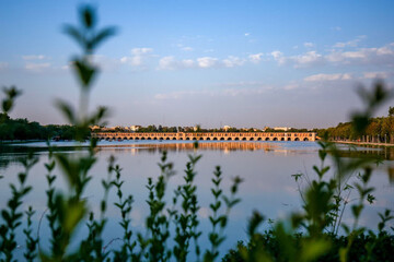 پل‌های تاریخی اصفهان همزمان با حیات دوباره زاینده‌رود میزبان گردشگران نوروزی است