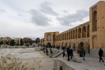 زاینده‌رود امروز میهمان اصفهان و میزبان گردشگران می‌شود/ گردشگران از تردد در بستر رودخانه پرهیز کنند