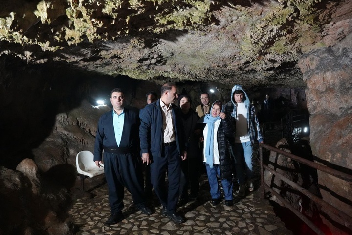 بازدید پوران درخشنده از غار قوری قلعه روانسر